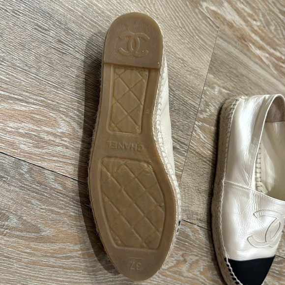 Chanel NEVER wore lambskin espadrilles. - Picture 2 of 4